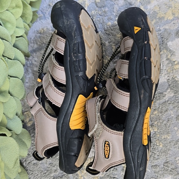 Keen Newport H2 Sandals - YOUTH Size 4 - Picture 5 of 15